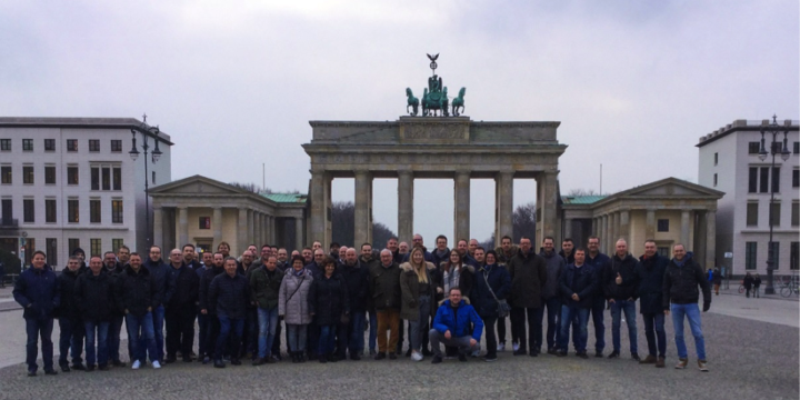 Profit Parts Team vor dem Brandenburger Tor